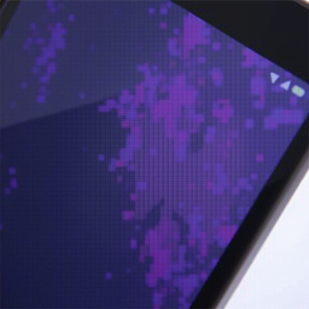 points violets sur l'écran du téléphone